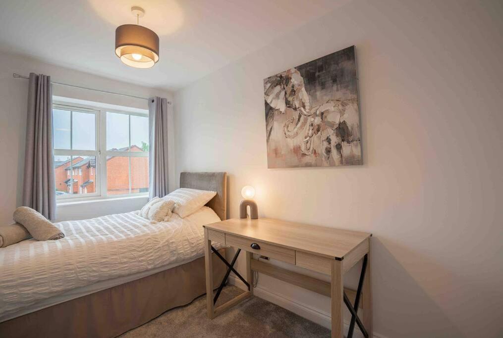 Stunning Abode 5 Min From Nec & Bhx, Pets Allowed Marston Green Экстерьер фото